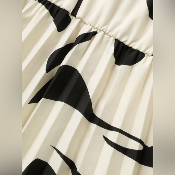 BLOOMCHIC
Silhouette Floral Print Cap
Sleeve Midi Dress - Picture 5 of 14